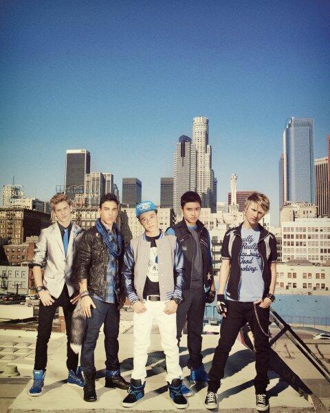 LastingLegacyPR's tweet photo. Mark your calendar! We have @IM5band on the show Friday Jan.10th from 4-5pm call in number is 914-338-1303 @enteraem http://t.co/rZ6GxjeRXj