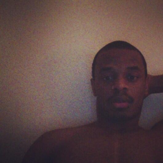 CHARLIEACROE's tweet image. Posted in my room what are you doing #chilling #workonwork