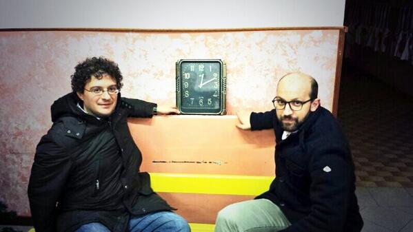 imarco81's tweet photo. @luragoderba @febassa  la giunta in verifica notturna dei riscaldamenti... Bimbi al caldo oggi. http://t.co/MIFjvnTCz8