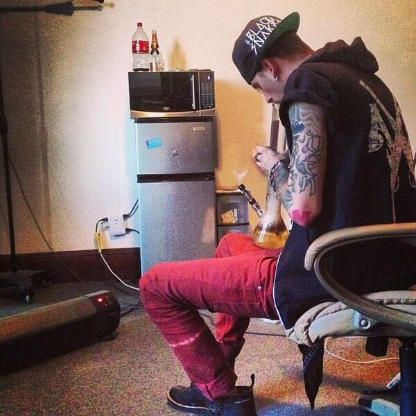TrinityKirkness's tweet photo. !!MGK BITCH!! http://t.co/3X30vBOrg1