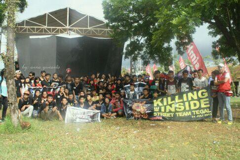 KST_purwokerto's tweet photo. nih @streetteam_ina yang datang kemarin at SMK 1 BANYUMAS.. by: @anna_stretteam http://t.co/uveP7wmqSz