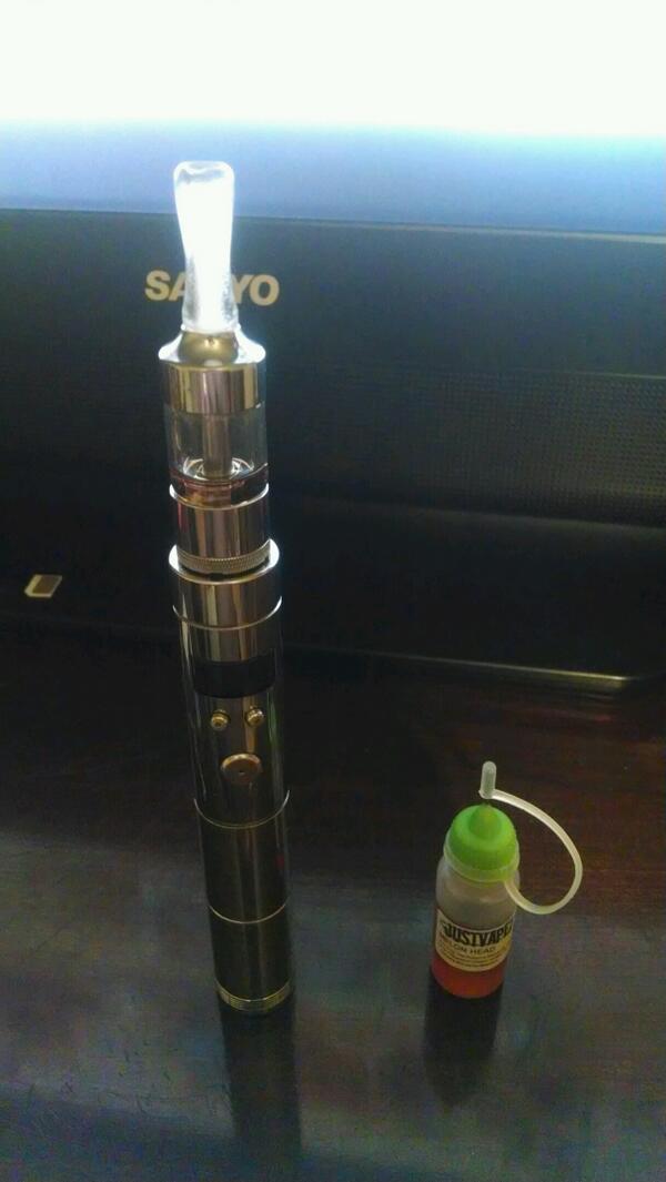 Nuckinfuttzz's tweet image. #vaping some melonhead out of my #protank2 shits so good