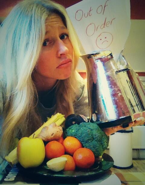 LukeWalkerPTMT's tweet photo. @planetorganicuk @SageAppliances @EmilySpriggs1 needs a juicier #smoothiemakerbroke #trainingadancer #HealthySelfie http://t.co/d32f1YjV2q