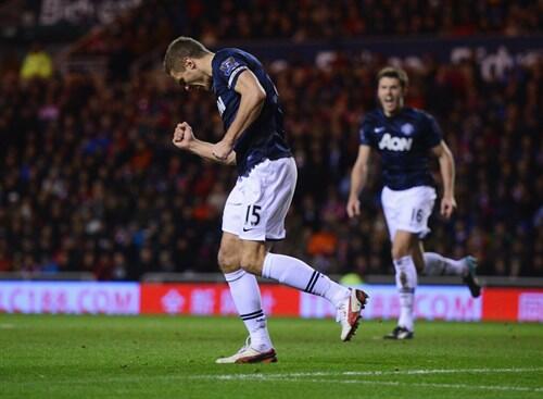 DeGeaIndo's tweet photo. Selebrasi singkat dari sang kapten. http://t.co/MntnLWh5oW