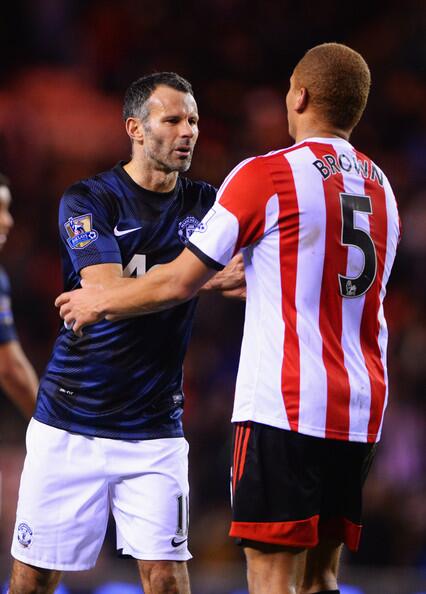 DeGeaIndo's tweet photo. Giggs lagi reunian sama Brown. http://t.co/CypSrjbo1x