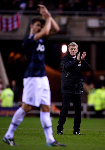 DeGeaIndo's tweet photo. Moyes yang masih terpukul dengan kekalahan timnya. http://t.co/3CEKrDiWhq