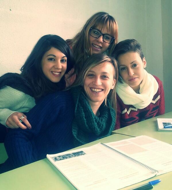 paulis_4's tweet photo. De vuelta con mis chicas!!! Os echaba de menos guapitas:) @IsamarMg @omaira_omi @laumoga89 http://t.co/PN1q7iyWfw