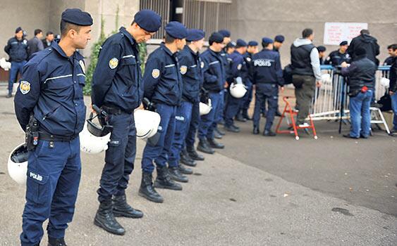 tr724com's tweet photo. Ankara Emniyet'te kritik şubelere darbe http://t.co/VhQXdg5Unz http://t.co/jg6YceMzdR