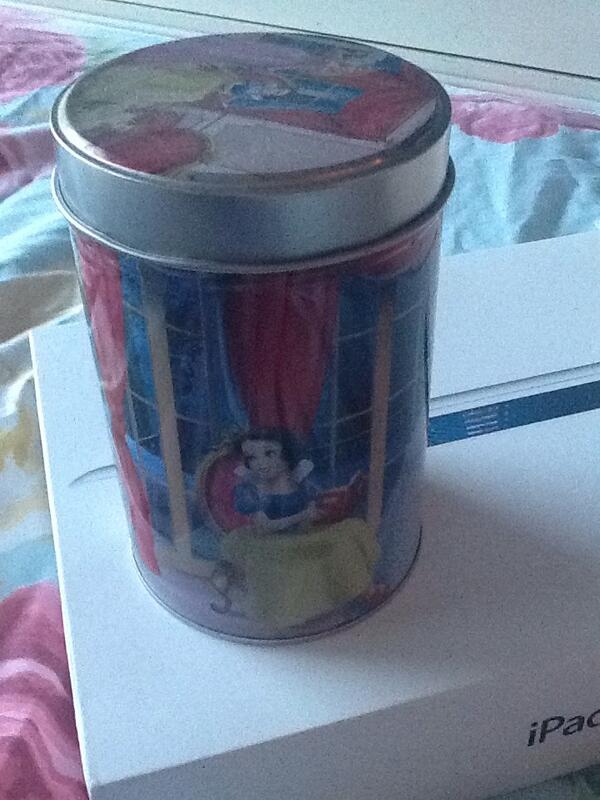 EllenWhite7's tweet photo. @itsbridagain I fill this up with shitty change then bring it to the post office to Linda hehe http://t.co/xyKGlQ91dK