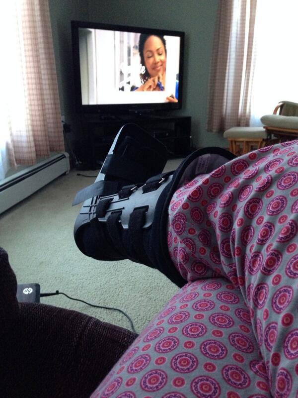 KJB33's tweet image. #TODAYcold  injure your Achilles' tendon to wear a bigger warmer boot @CarsonDaly