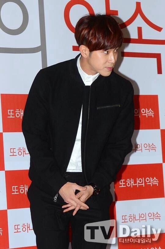 BddZtoICIAAJIuz.jpg:large