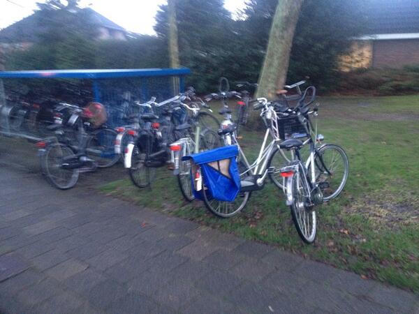 Op 6-11 vragen gesteld over fietsparkeervoorz. bij bushalte Dorth Roden ivm nwe routes. Vanavond maar weer vragen...