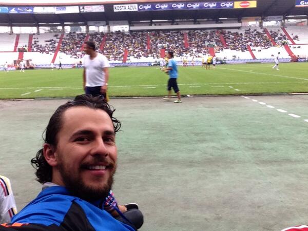 ivanlopezcol's tweet photo. Dicen que a veces los sueños se cumplen, y ayer fue un día de esos #seleccioncolombia #oncecaldas Estadio palogrande http://t.co/9fIodj4x22