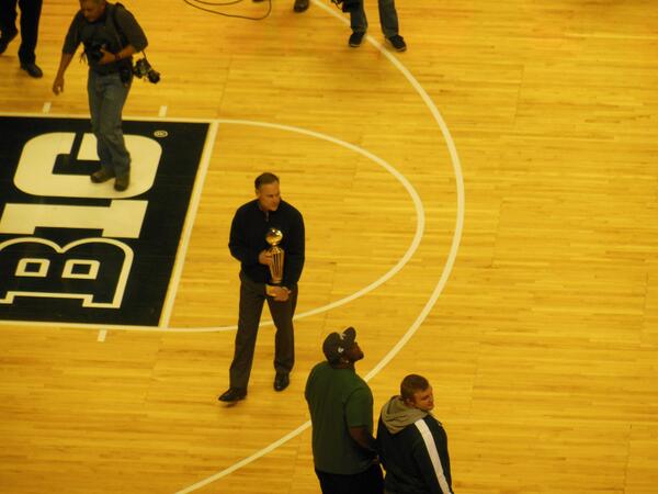 warrensgotswag's tweet photo. Nice shot of Dantonio from last night #GoGreen http://t.co/x36RPvqaMW