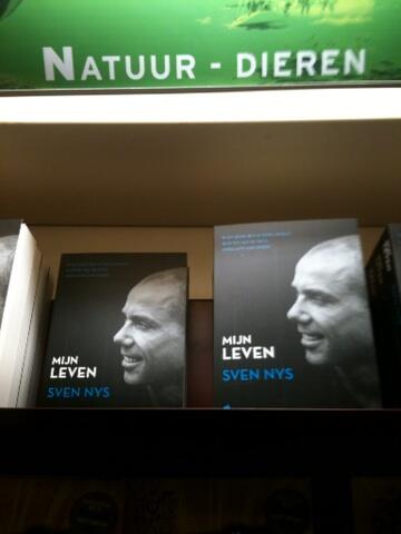 In de <a href="/Fnac/">Fnac</a> weten ze dat <a href="/sven_nys/">Sven Nys</a> een beest van een veldrijder is: ze zetten zijn boek bij Natuur en Dieren