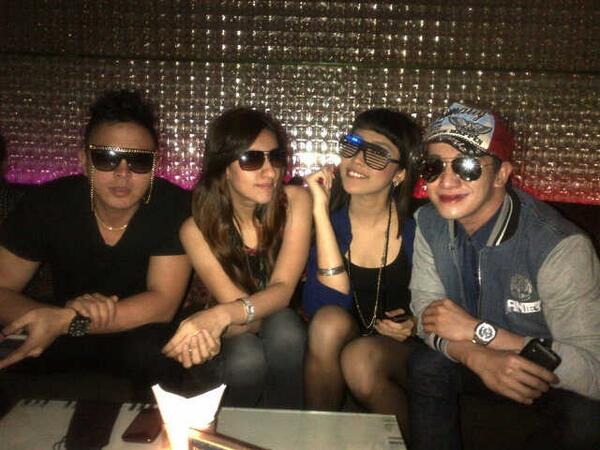 Now @Equinoxjkt "SUNGLASSES PARTY" W/DINERO$ B-)<=-P