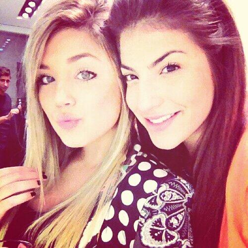 mely3211's tweet photo. aqui com a linda da gabi <3 http://t.co/STua7rfs5K