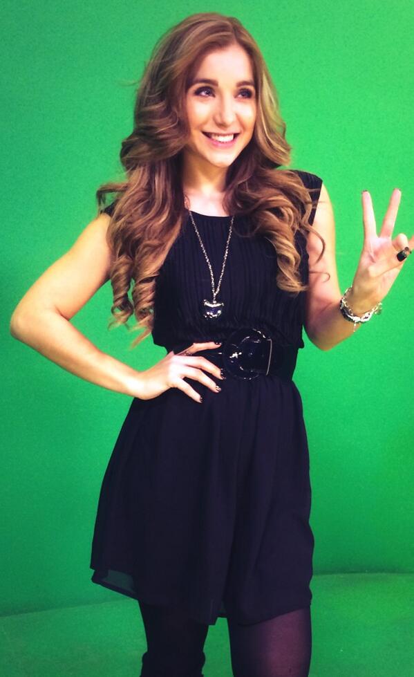 lamusamistral's tweet photo. Very happy with my dress!! Gracias @famsa #cercadeti #ropaycalzado http://t.co/tVhMuwPIVi