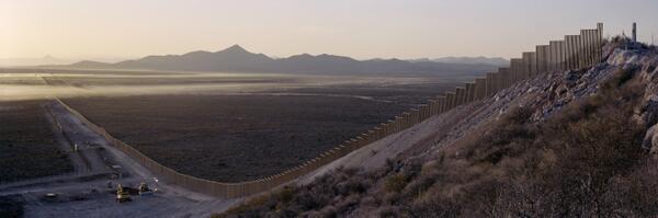 Blowklb's tweet photo. Mesmerizing panoramic wall photos examine the world's most volatile borders http://t.co/n7LlXi7QSD http://t.co/Uql0Yi5Nau