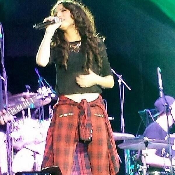 ShiryneEl's tweet image. Cher lors d'un concert au Texas &amp;gt;&amp;gt;&amp;gt;&amp;gt;&amp;gt;&amp;gt;
