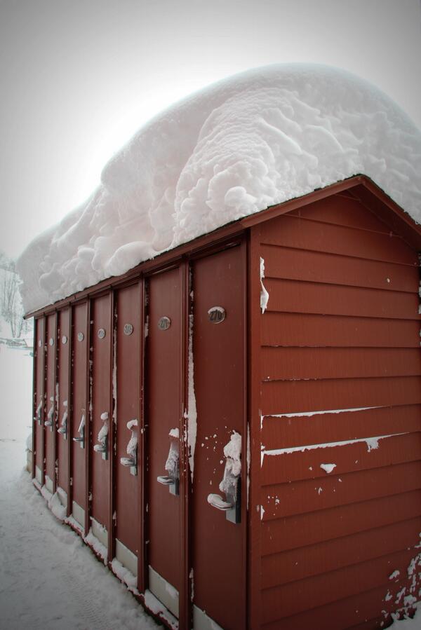CrystalMountain's tweet image. True ski lockers are required to have 3+ feet of snow on top of them. #SnowPlace #GettingDeep
