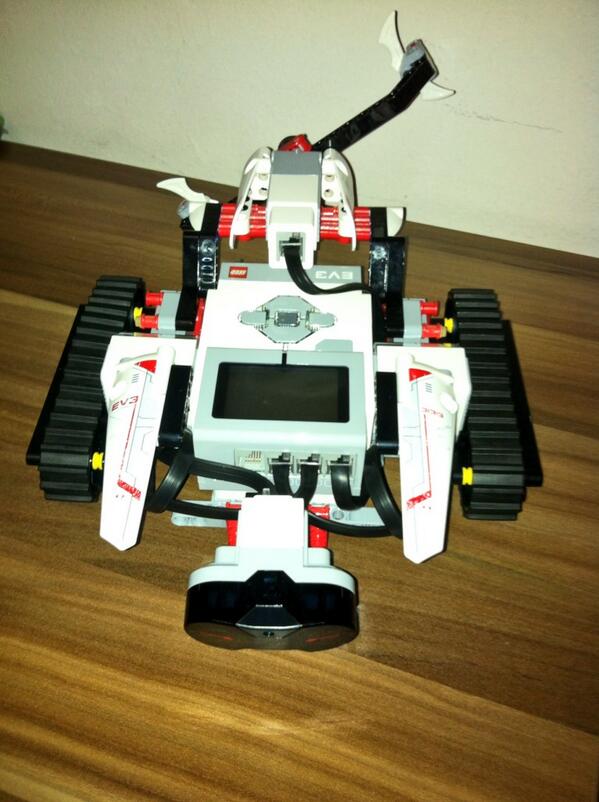 Kulübümüzün yeni nesil lego robot platformu mindstorms EV3 ile çalışmaları başladı