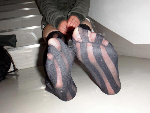 LNF_0712's tweet photo. I Love Nylon Feet !!!
This Pic is Street Snap !!!!! http://t.co/3allAvk7eY