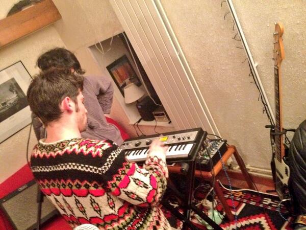BinroMondo's tweet photo. @Lea_afbrk @delormeraphael @mondofr Voilà, on vous oublie pas! Haha http://t.co/cCORsKVVHv
