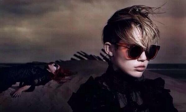 MileyCyrus's tweet photo. MARC JACOBS SS14 http://t.co/7ltprCjdQm