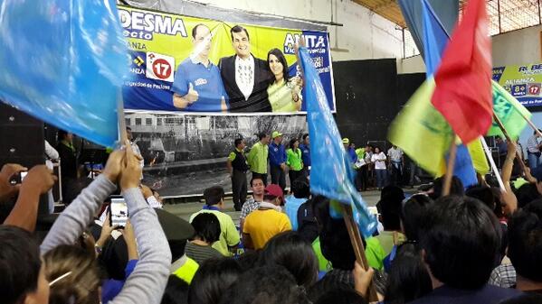 CesarGrefa's tweet photo. Gracias @MashiRafael por estar junto a nosotros en esta campaña a la Alcaldía por #Arajuno #RevolucionConTodo http://t.co/GtSmVikP7s
