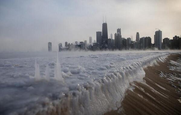 _Paisajes_'s tweet photo. Impresionante foto. Chicago alcanza los -50 grados y deja el mar helado. #curiosidades #paisajes #meteo #USA #EEUU http://t.co/SSJhmQhv53