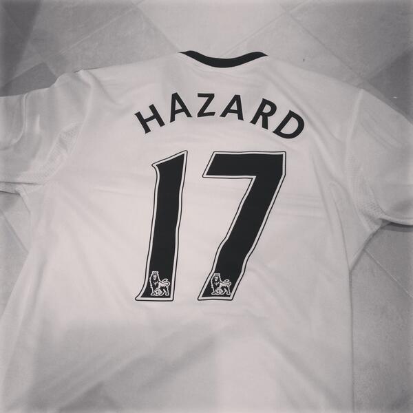 j_lapage's tweet photo. @hazardeden10 #favourite#player http://t.co/C8cMu2ehmJ