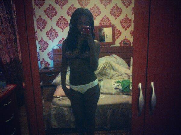 SexPics_'s tweet photo. Sexy 15 years old girl posing for the mirror!!!❤️ http://t.co/aOdR0wtG5L