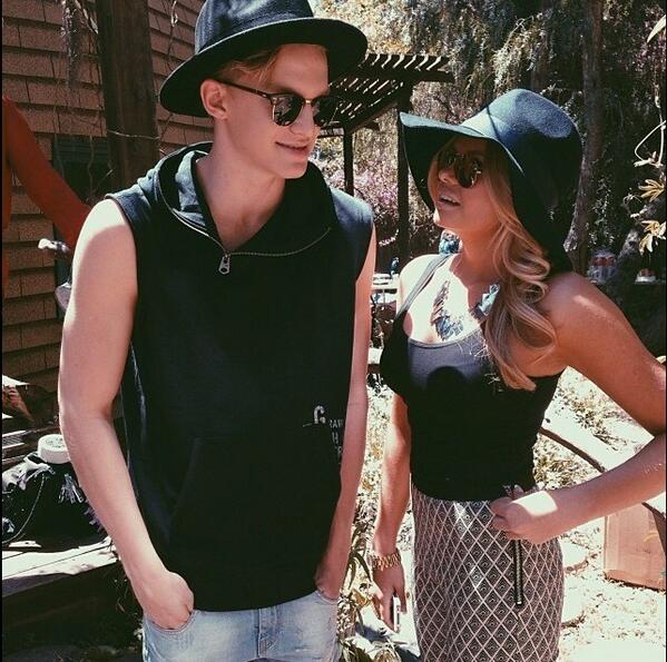 curdyswave's tweet image. best siblings 👫 @allisimpson @CodySimpson