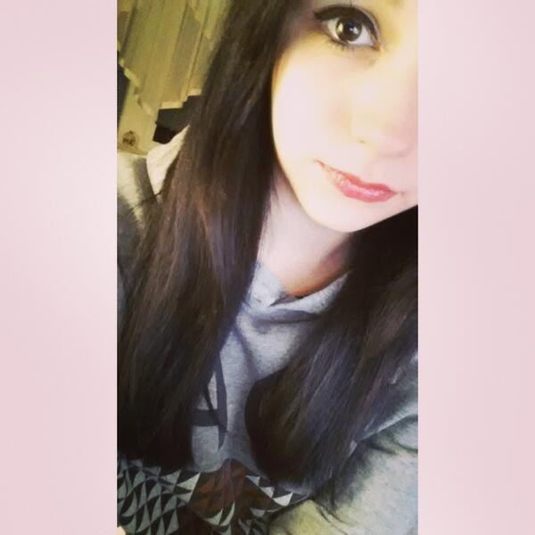 SuperwomMichi's tweet photo. Ich weiß nicht was los ist. Ich muss die ganze Zeit an meinen Ex denken...Ich liebe ihn immer noch. http://t.co/9wkjJyItTr