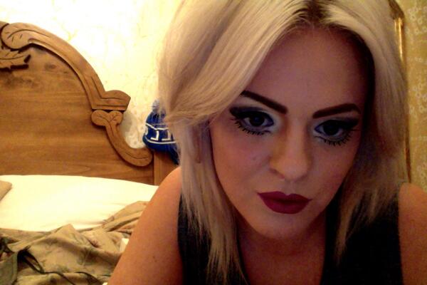 bymasque's tweet photo. #doll #redlips #pout http://t.co/xnHVWpOWtJ