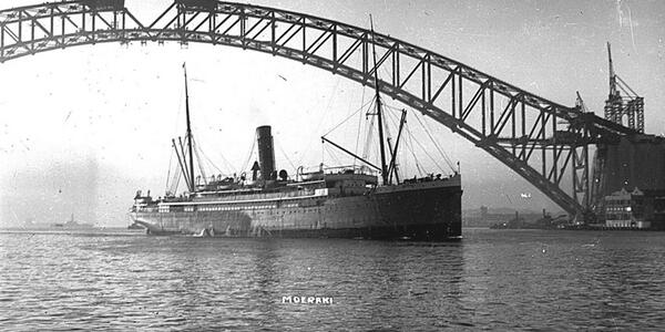 cityofsydney's tweet photo. 1000s of never-before-published pics of #Sydney’s working harbour donated to our #Archives http://t.co/M9iuDIpAj7 http://t.co/FwxTZCGc8k