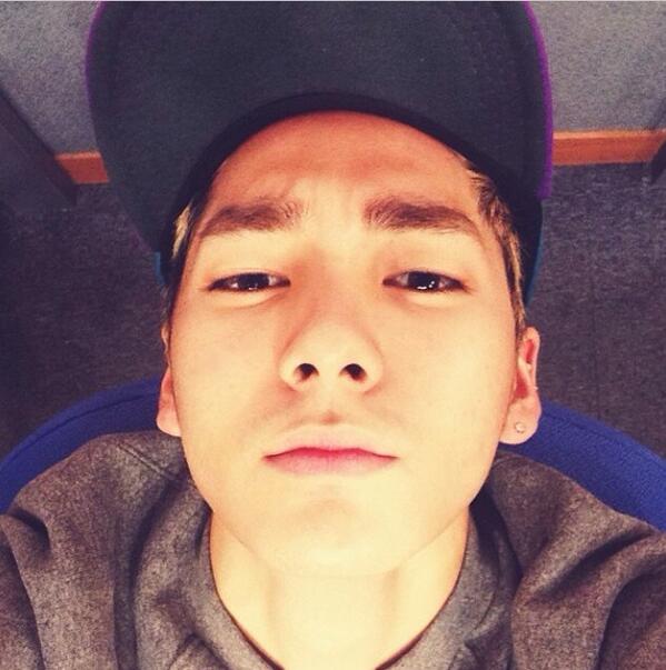 aronstagram's tweet photo. [update 130109] don't know what this is... enjoy lol #nuest #aron #wut http://t.co/0PY7h0Vp9L