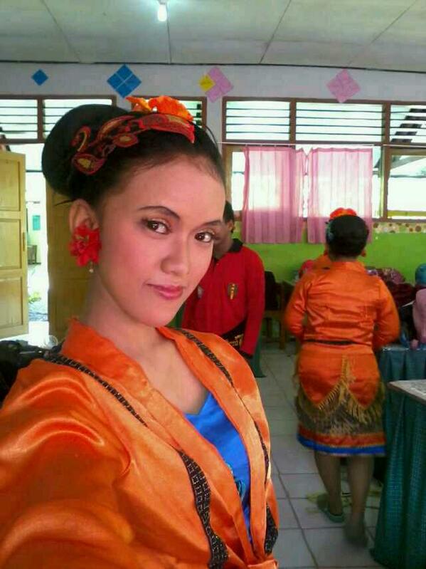 viviaulia55's tweet photo. bismillah, smoga brjalan dngn lancar [Smile] mbok jamu hahaha http://t.co/hfQgNJ7Sf8