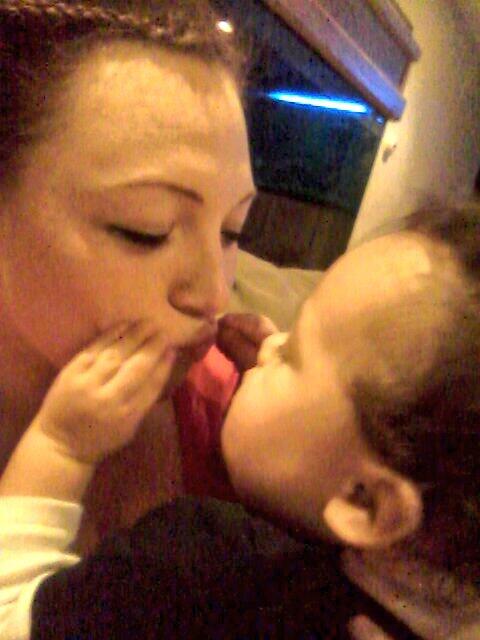 Dani_kizer's tweet photo. kisses <3 right before he beat my ass lol i got a hair puller http://t.co/uvRLUqceWB