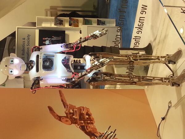 Luke_Hickton's tweet photo. #CES2014 #IEEE don't make robots, but if they did they'd look like this: http://t.co/yhYs5PayJL