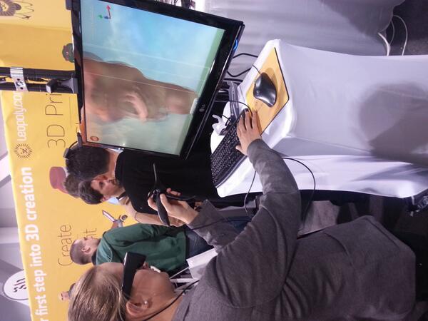 Luke_Hickton's tweet photo. #CES2014 #Leopoly showing a cool 3d setup with manipulator/airbrush + 3d glasses. http://t.co/DY901tadFB
