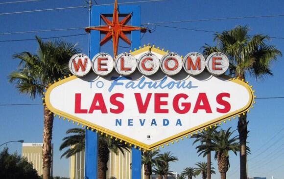 pourmecoffee's tweet photo. Little steps. As of this afternoon, the Welcome to Las Vegas sign is solar-powered http://t.co/DnKVeymKTq http://t.co/umeNwYjXkg