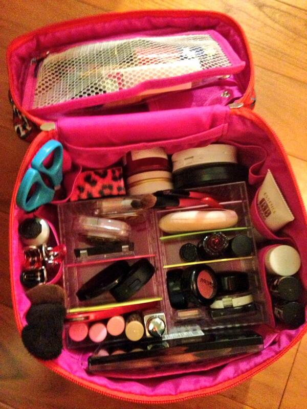 はーにゃん A Twitter 結構見やすい 使いやすい 中に仕切りが無いから100均で収納買って入れました あったかい部屋を彷徨って メイクする場所決めるんで 楽に持ち運び出来るのわ便利です٩ ๑ 3 ๑ ۶ Http T Co Jozf4n6mec