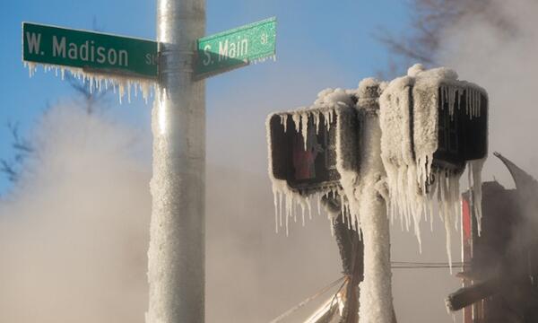 Freezing cold that swept US and Canada may be an example of global warming (Photo: AP) trib.al/ZQX8yJc