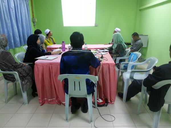 mizzaa81's tweet photo. Pbincangan prgrm pencegahan Rokok &amp; Dadah di kalangan pelajar bsama penghulu Sabai dan jab2 lain@KP_AADK @azmimus68 http://t.co/KMaqOz8tZG