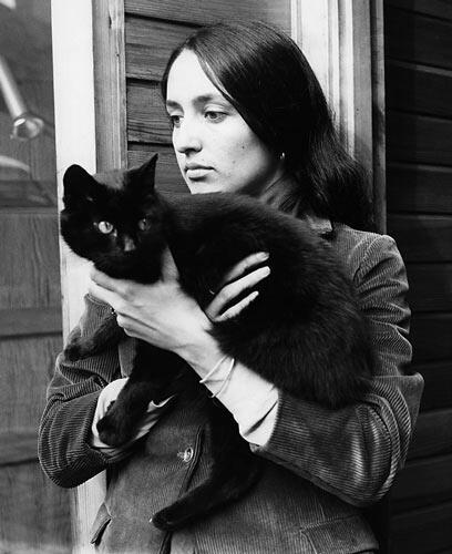 Happy 74th Birthday to songwriter, musician, activist, peace lover, and eco-friend to the planet, Joan Baez. 