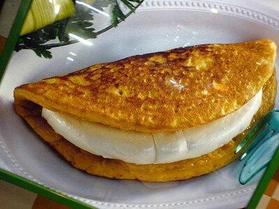 enrodi's tweet photo. Cachapa con queso:ricura típica en Venezuela http://t.co/BuoZQeS57t @ThisIsVenezuela