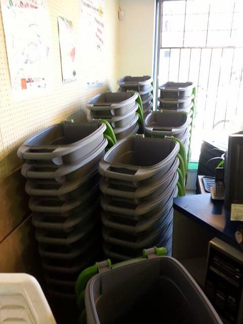Bonne nouvelle!! Nous avons reçu les bacs de recyclage