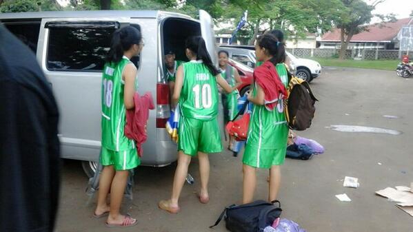 Sehabis bertanding @Tiyas_Anggita <a href="/FirdaFirda0503/">Firda Fikriyah</a>  <a href="/BerlianaMrena/">piw piw</a> :)